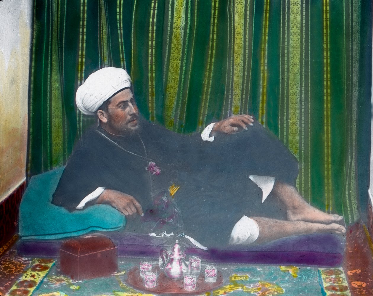 Arab juomassa teetä tekijältä Unbekannter Künstler