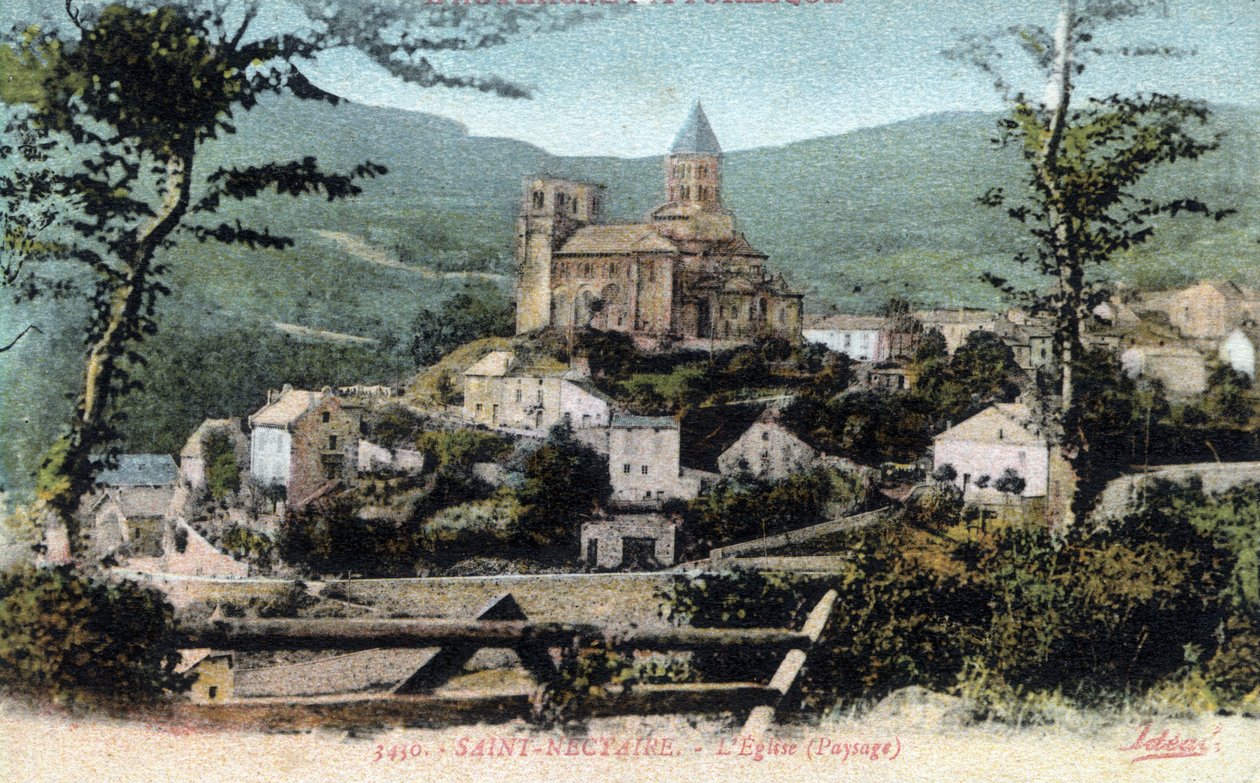 Auvergne, Puy-de-Dome (63), Saint Nectaire (Saint-Nectaire): näkymä kylään ja kirkkoon, 1800-luvun loppu - 1900-luvun alku - Postikortti tekijältä William M. Timlin
