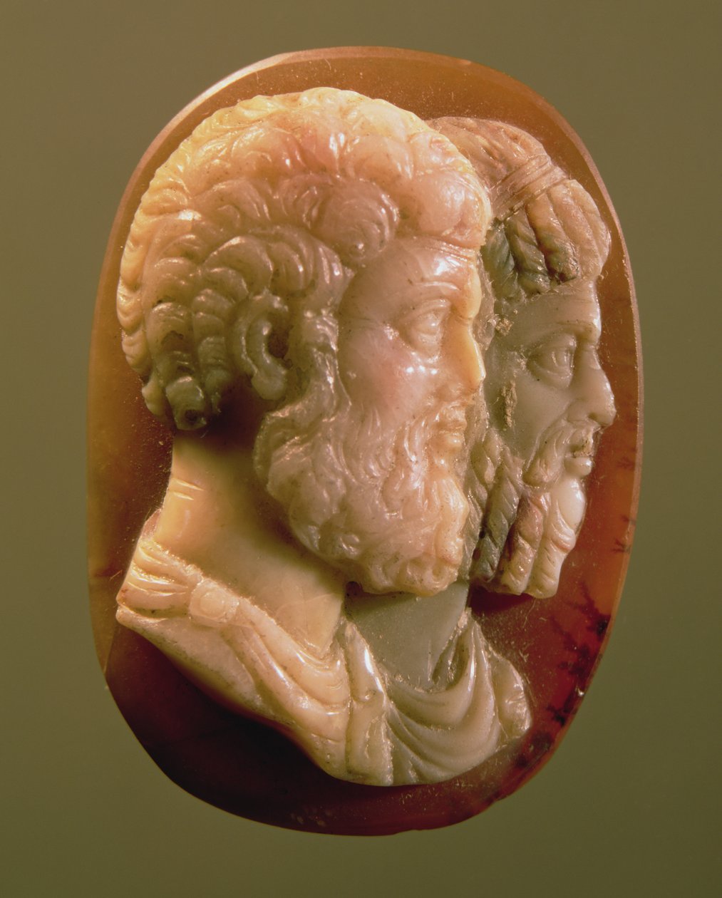 Cameo kuvaa Marcus Aurelius (121-180) ja Lucius Verus (130-169) Roman (onyx) tekijältä Unbekannt
