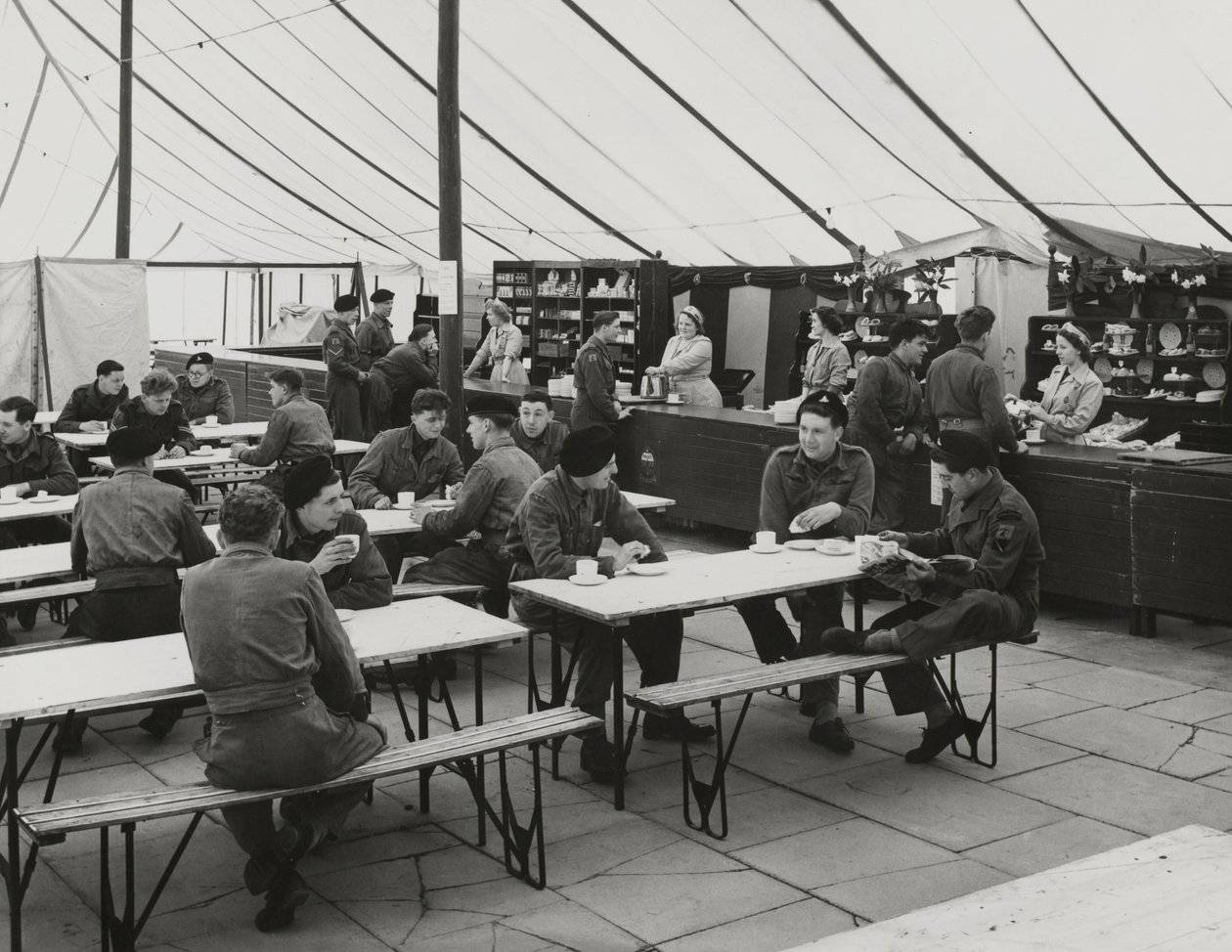 Ruokalateltta, Weybournen kesäleiri, huhtikuu 1954 (m/v kuva) tekijältä Unbekannt