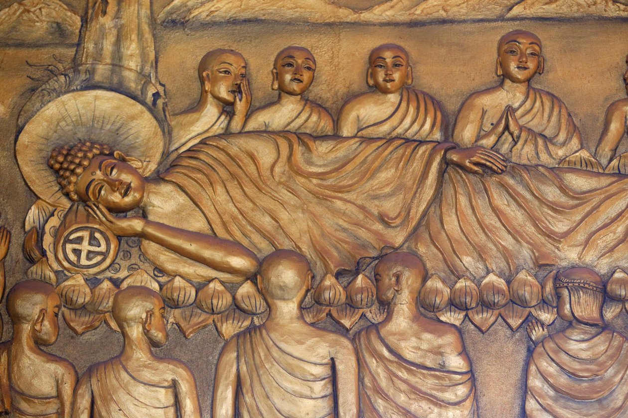 Chua Thiep Pitkä buddhalainen pagodi. Makaava Buddha. Opetettuaan 45 vuotta dharmaa, Buddha siirtyi Parinirvanaan. Patsas. Thay Ninh. Vietnam tekijältä Unbekannt