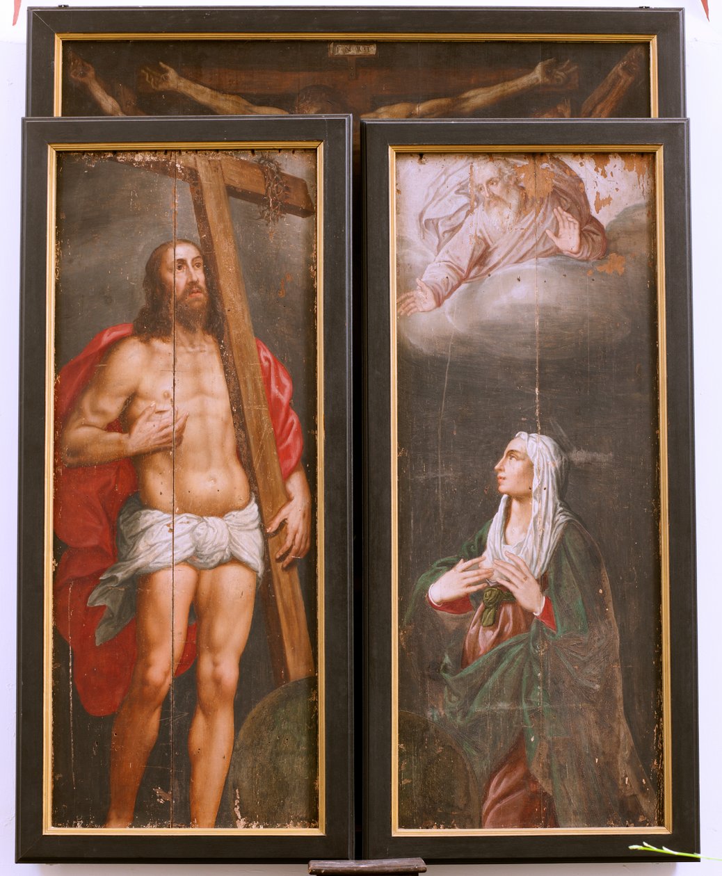 kirkko (Eglise Saint-martin). Sisustus. Triptyykki. Ristiinnaulitseminen. tekijältä Unbekannter Künstler