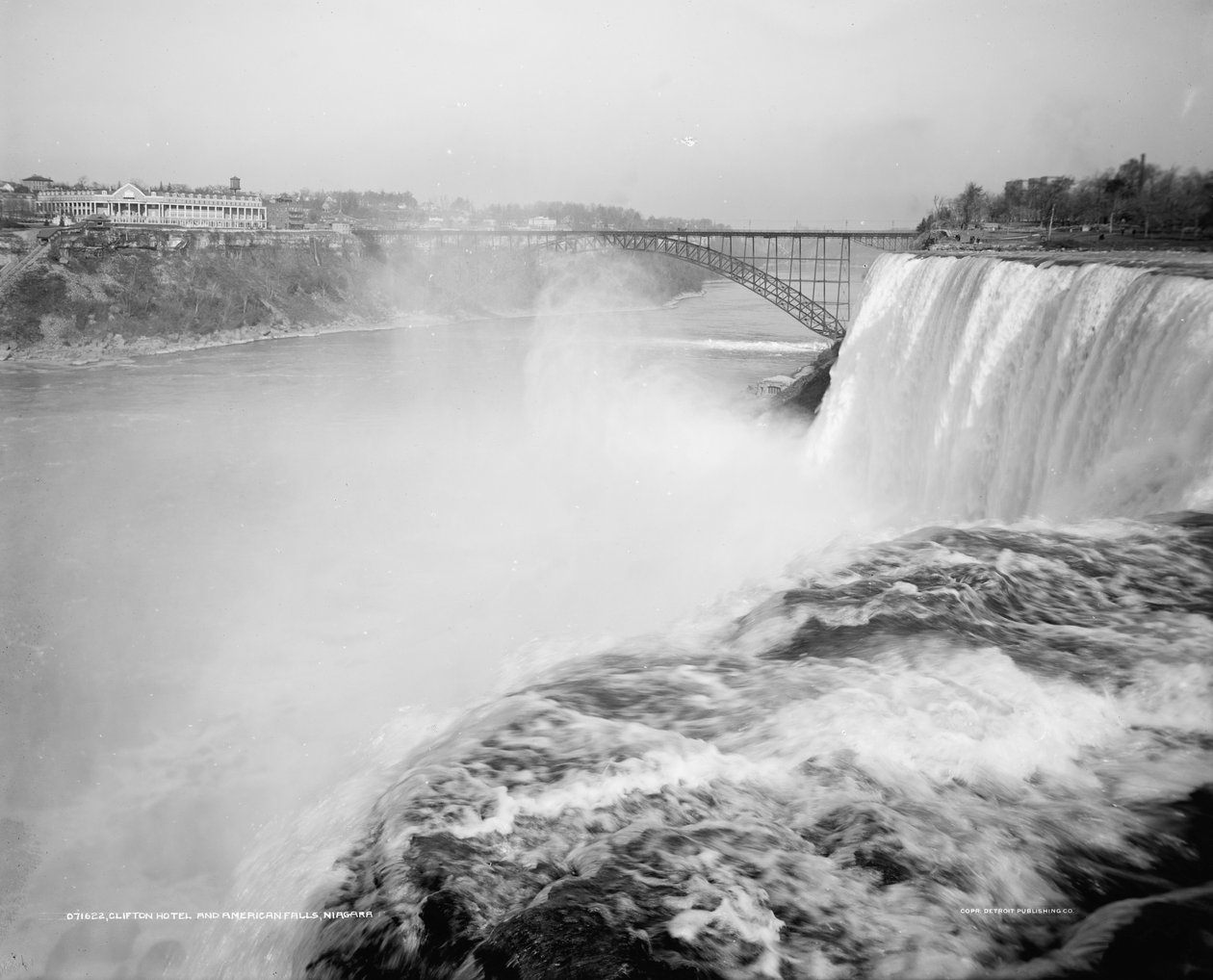 Clifton Hotel ja American Falls, Niagara tekijältä Unbekannter Künstler