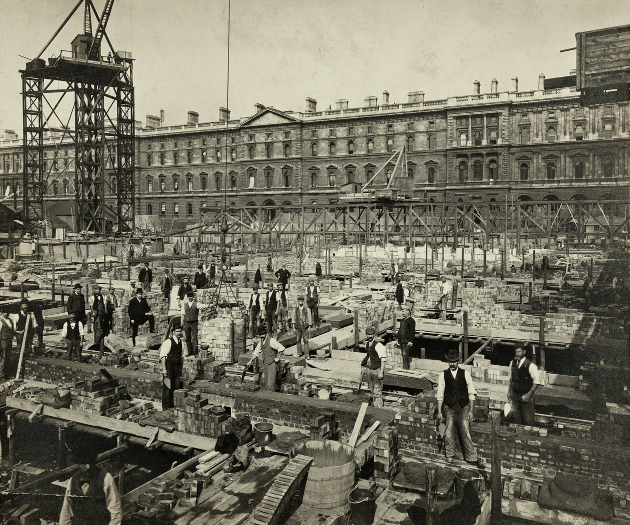 Uusien hallituksen toimistojen rakentaminen, Great George Street, Westminster, Lontoo, 24. syyskuuta 1902, Iso-Britannia (m/v kuva) tekijältä Unbekannter Künstler