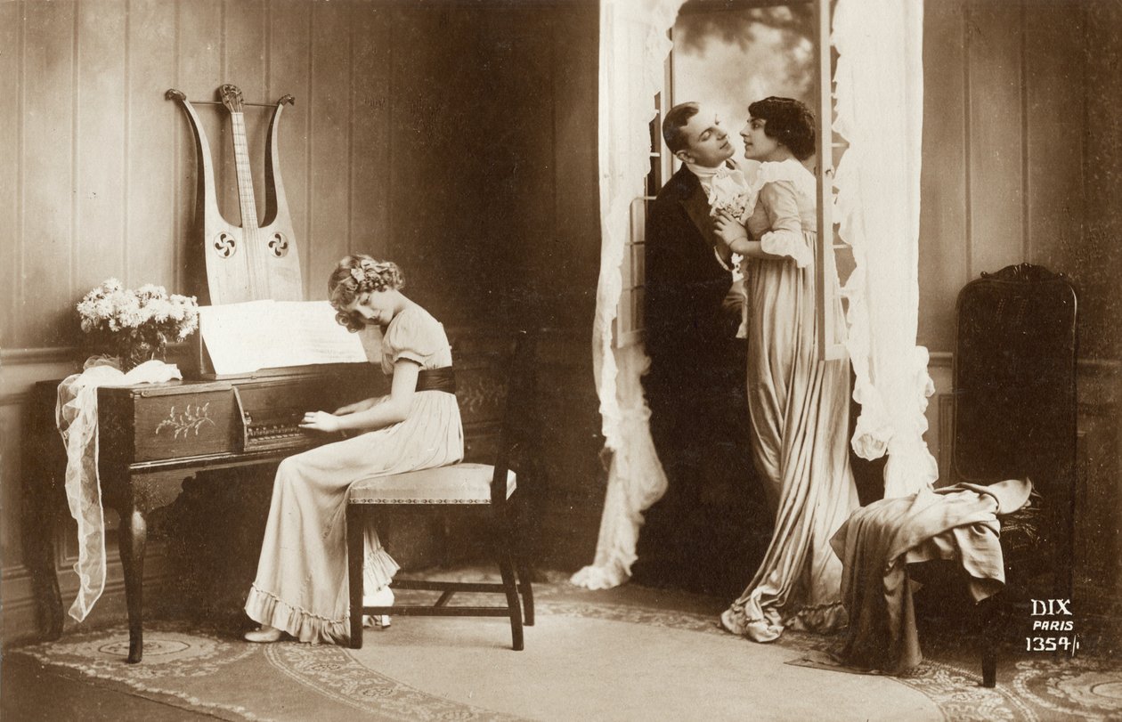 Cuplu care face curte și fată tânără cântând la pian, Paris, c.1920 (carte poștală) finlandez tekijältä Unbekannter Künstler