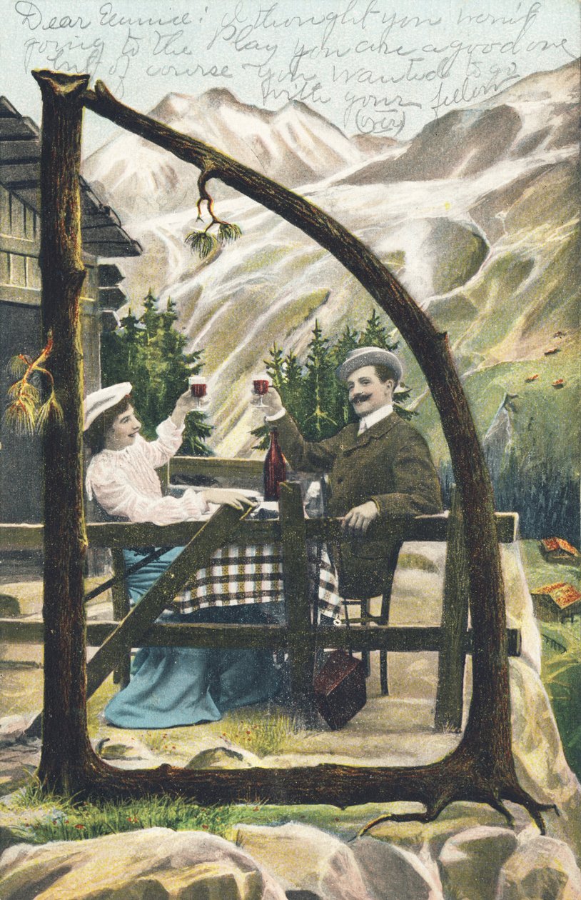D: Mies ja nainen istuvat pöydän ääressä vuoristomökin edessä, laseja helisevät, lasi viiniä käsissään - Aakkoshahmot Ref Th. E., L. Theochrom - Serie 994. Theodor Eisman, kustantaja, Leipzig tekijältä Unbekannt
