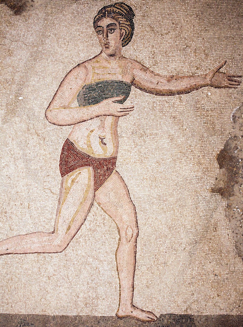 Yksityiskohta Kymmenen neidon kammiosta tai "Bikinityttöjen" mosaiikki. Juoksemassa. 3-4 vuosisata. Roomalainen huvila Casalessa, Sisiliassa. Unescon sivusto. tekijältä Unbekannt