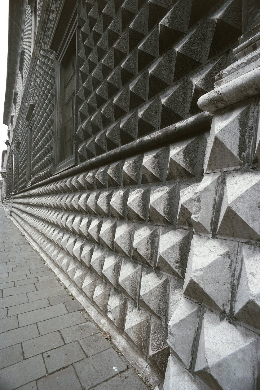 Yksityiskohta Palazzo dei Diamantin julkisivusta, Ferrara, Italia (kuva) tekijältä Benjamin Baud