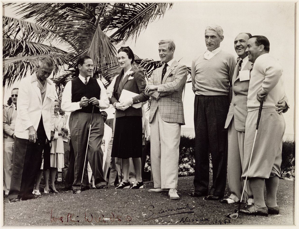 Edward, Windsorin herttua (1894-1972) ja Wallis, Windsorin herttuatar (1896-1986) golfturnauksessa Nassaussa tekijältä Unbekannt