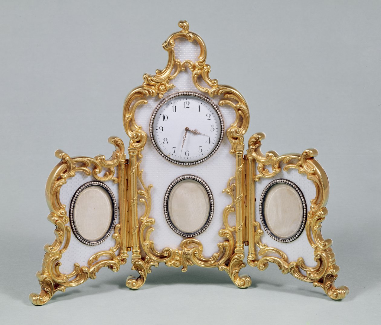 Faberge Louis XV tyylinen pöytäkello tekijältä Unbekannt