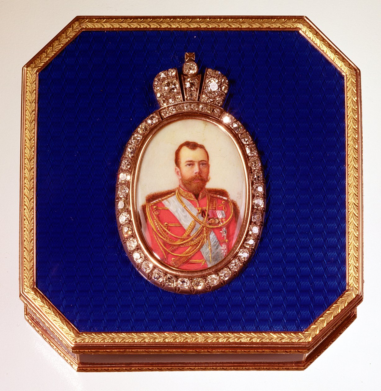 Faberge sininen emalilaatikko, jossa muotokuva tsaari Nikolai II:sta tekijältä Unbekannt