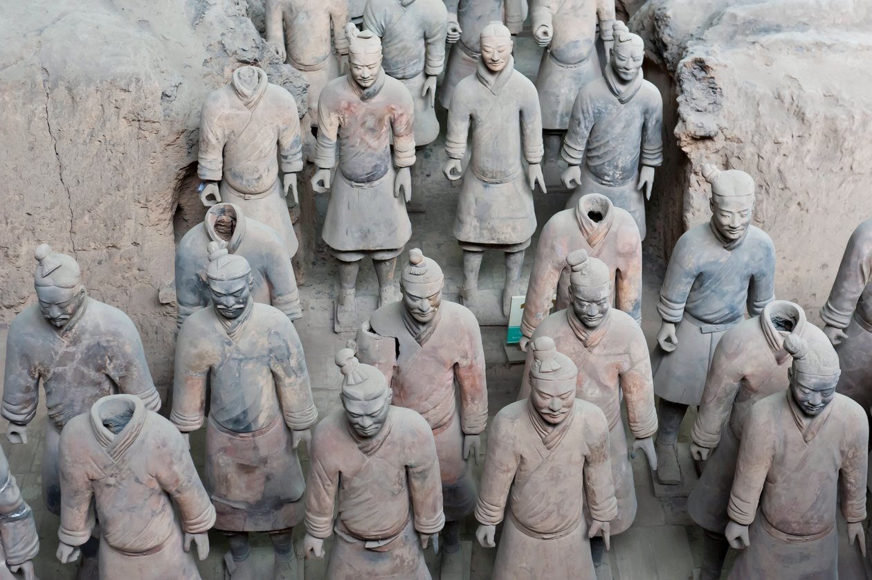Ensimmäinen kuoppa; seisovat soturihahmot; Keisari Qin Shi Huangin mausoleumi; Terrakotta-armeija; Xi