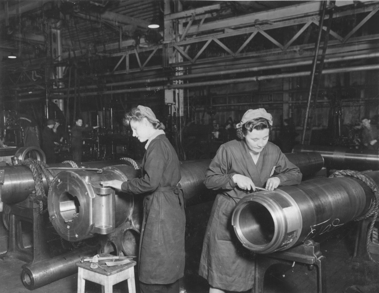 Ratsastushousujen asennus Elswick Worksissa, Newcastle upon Tyne, Iso-Britannia tekijältä Unbekannter Künstler