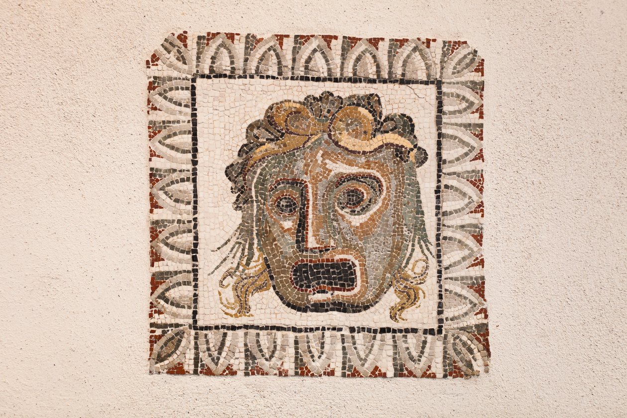 1. vuosisadalta eKr. peräisin oleva lattiamosaiikki, joka kuvaa Dionysoksen naamaria, roomalaisesta huvilasta lähellä Via Ruffinellaa Roomassa, Rooman kansallismuseo (museo nazionale romano), Rooma, Italia tekijältä Unbekannter Künstler