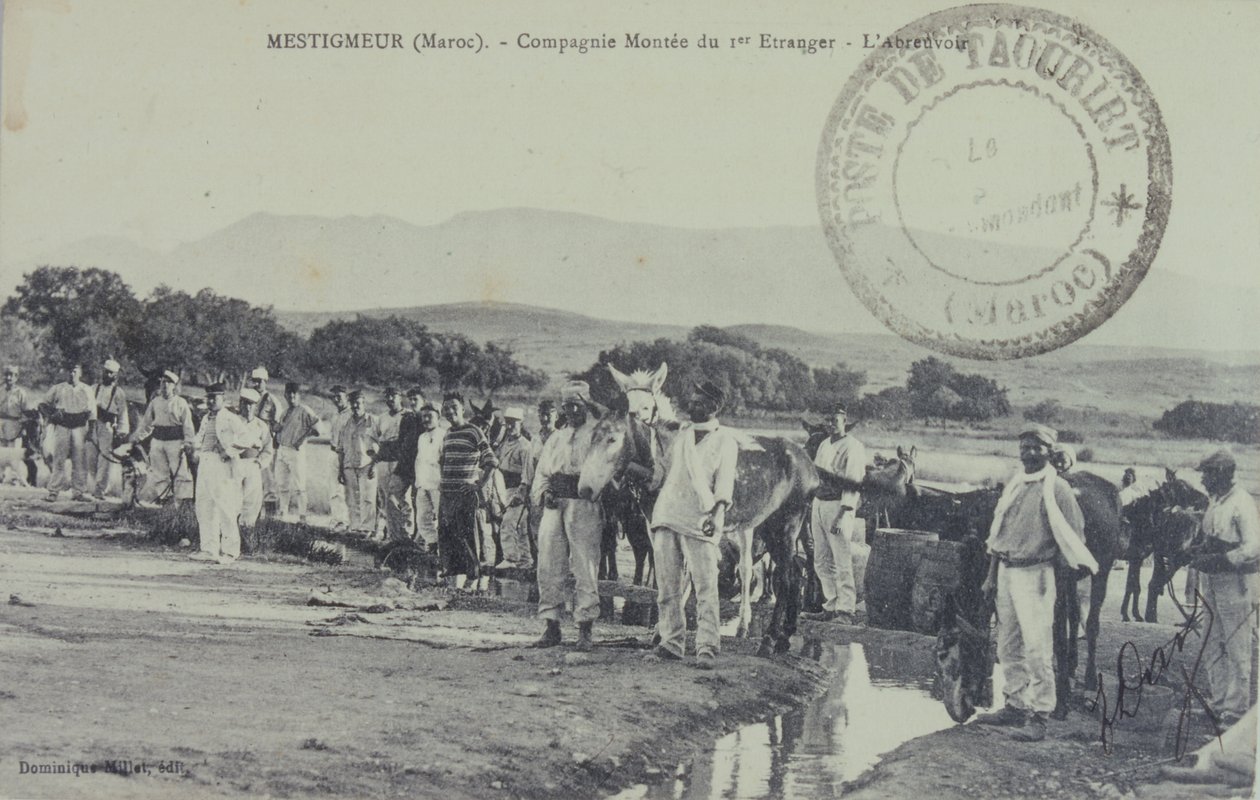 Ranskalaisia legioonalaistaustaisia siirtomaasotilaita partioimassa lähellä Atlasvuoria, Marokko. postikortti 1909. tekijältä Unbekannter Künstler