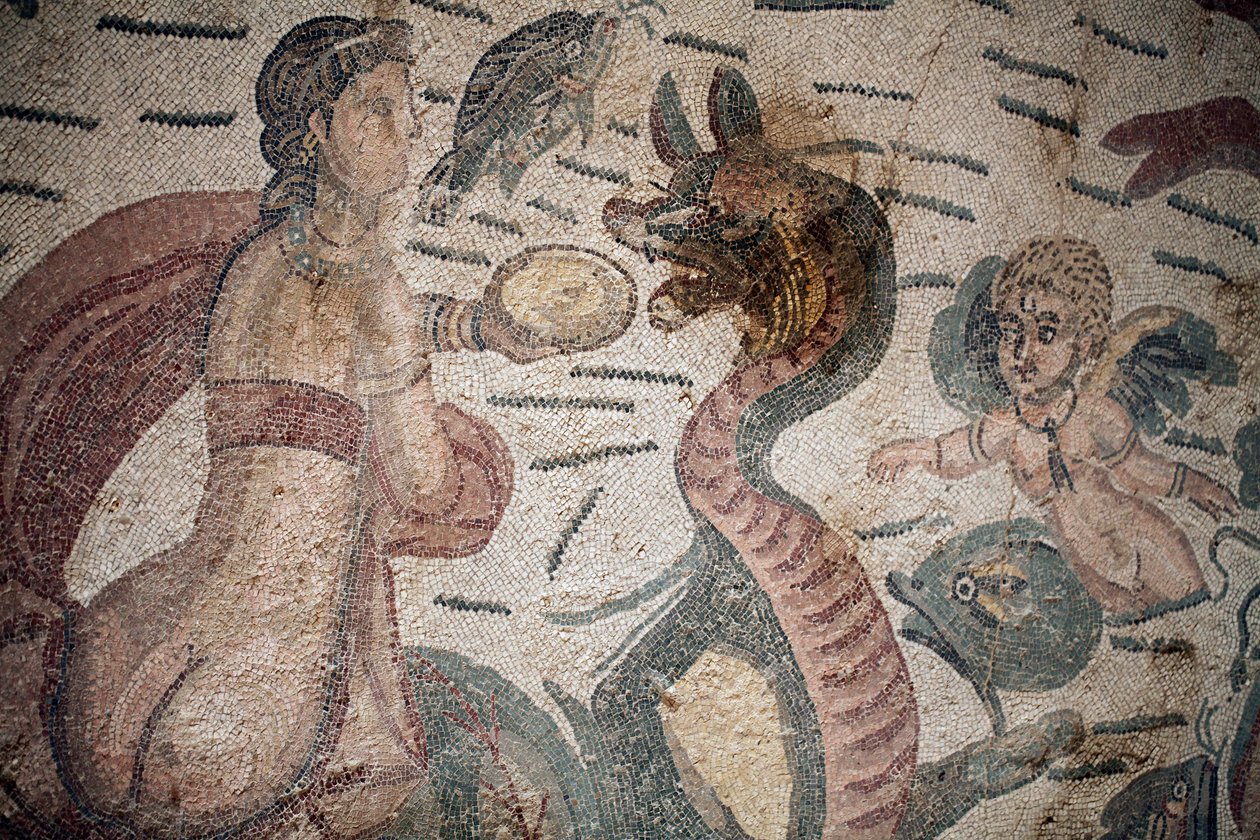 Arionin sali. Merellinen kohtaus. Meren olentoja. Nereidit ja tritonit. 3-4 vuosisata. Roomalainen huvila Casalessa, Sisiliassa. Unescon sivusto. tekijältä William M. Timlin