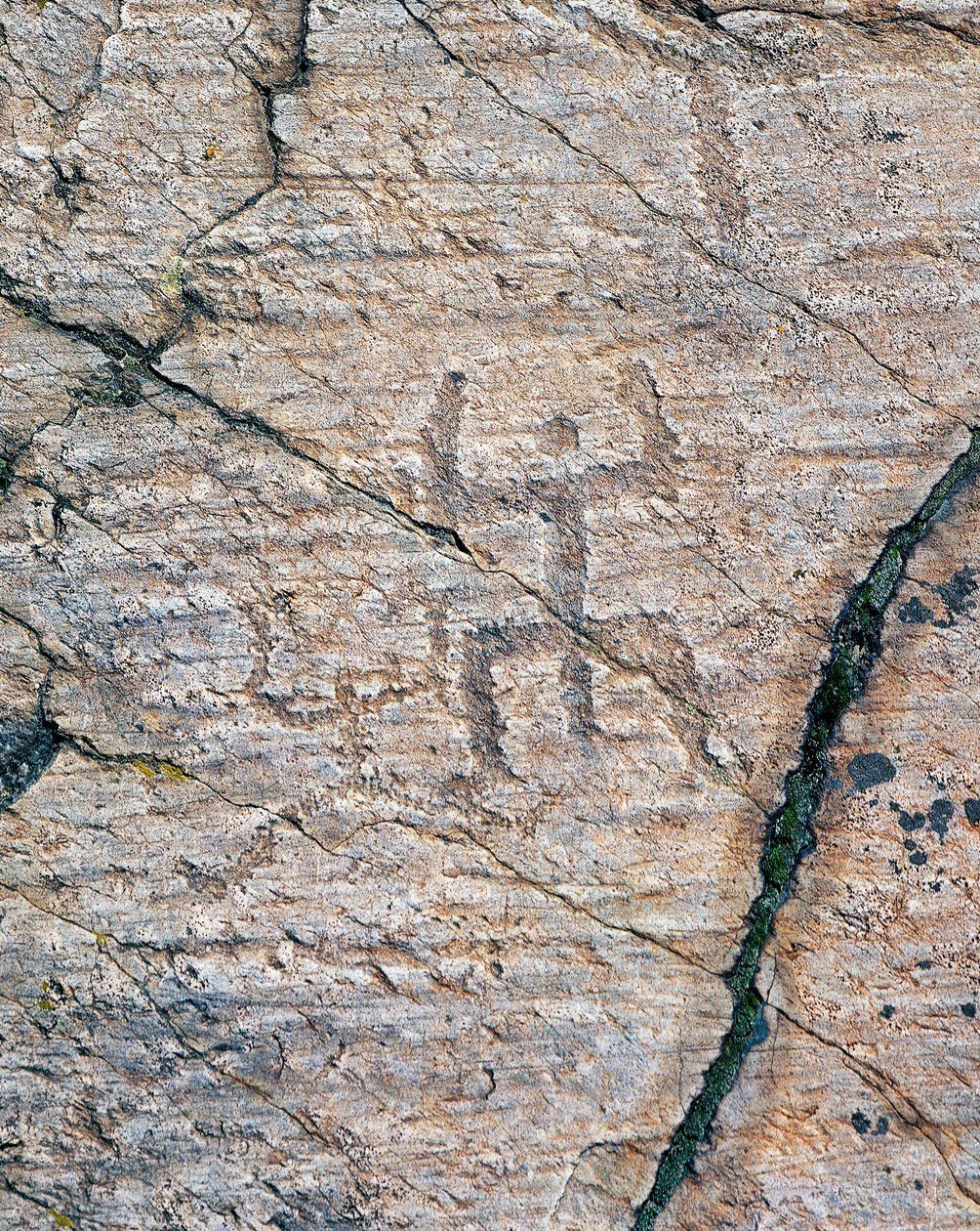 Ihmishahmoja, kalliokaiverruksia Naquane National Rock Art Parkissa (Unescon maailmanperintöluettelo tekijältä William M. Timlin