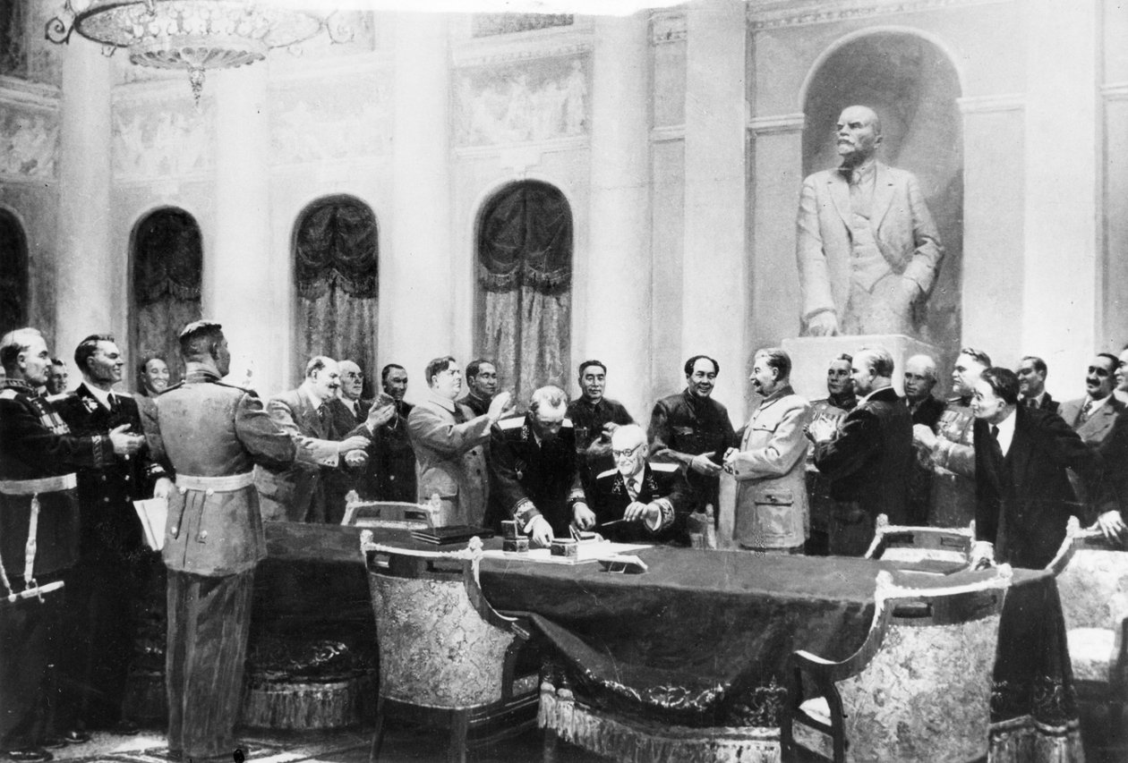 Rauhan nimissä neuvostotaiteilijoiden V, Vihtinsky, B, Zhukov, E, Levin, L, Tšernov ja L, Shmatkovin maalaus kuvaa ystävyys-, liitto- ja keskinäisen avun sopimuksen allekirjoittamista. Neuvostoliitto ja Kiinan kansa tekijältä Unbekannt