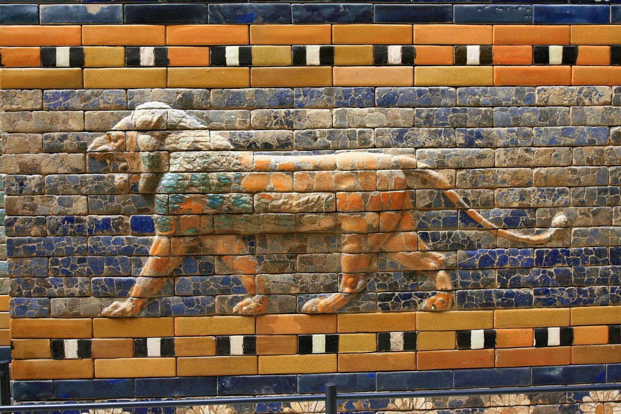 Alunperin Belin temppelille kuulunut Ishtar-portti, jonka kuningas Nebukadnessar II rakensi Babylonissa (Irak) - Ishtar-portti, yksityiskohta, Pergamon-museo, Museosaari, Berliini, Saksa, Eurooppa tekijältä Unbekannter Künstler