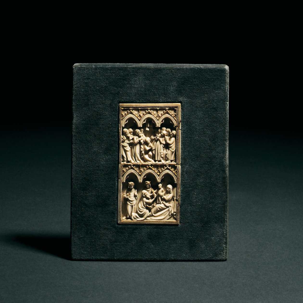 Diptyykin vasen siipi, jossa on Ascension ja Adoration of Magi tekijältä Unbekannt