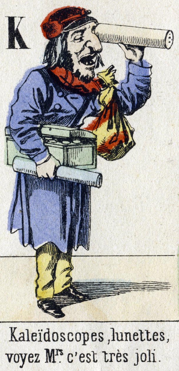 K-kirjain: "Kaleidoskoopit, lasit, katso rouva, se on erittäin mukavaa." Aakkoset "Lasten hauskaa". Imaging of Epinal, noin 1890. Suosittu sarja. Pieni 8-sivuinen vihko. Stenciloidut puukaiverrukset, joiden aiheena ovat pienet katumetsät ja Pariisin huudot tekijältä Unbekannt