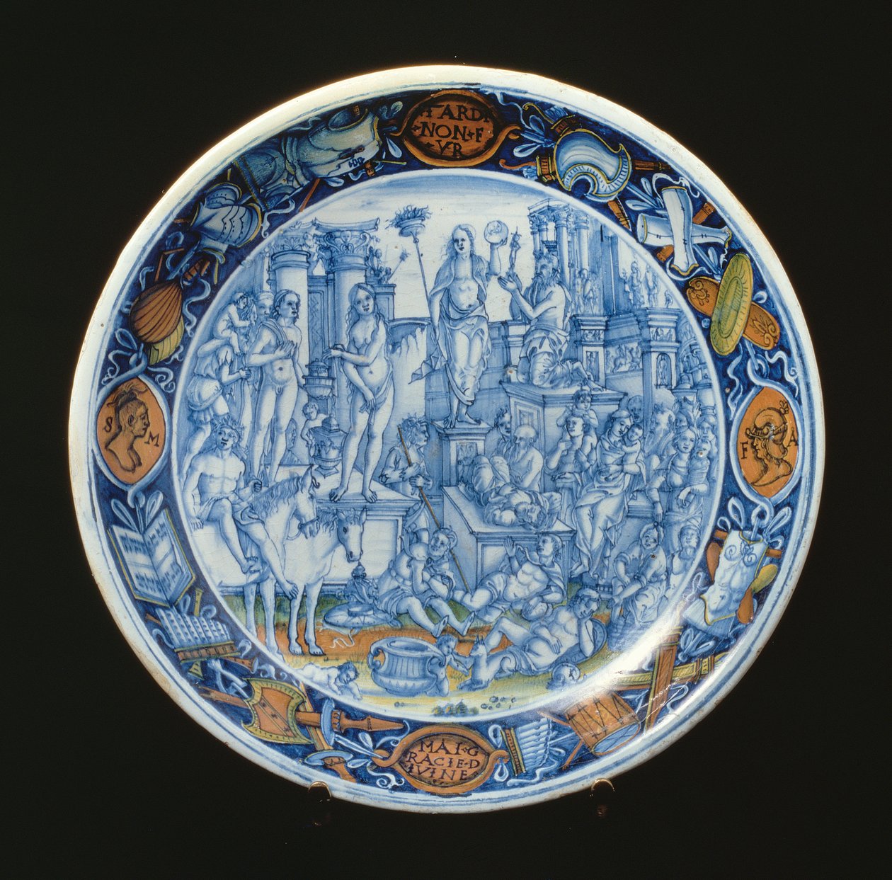 Maiolica-lautanen, joka on koristeltu kuun jumalattaren Dianan allegorialla, italialainen (keraaminen) tekijältä Unbekannt