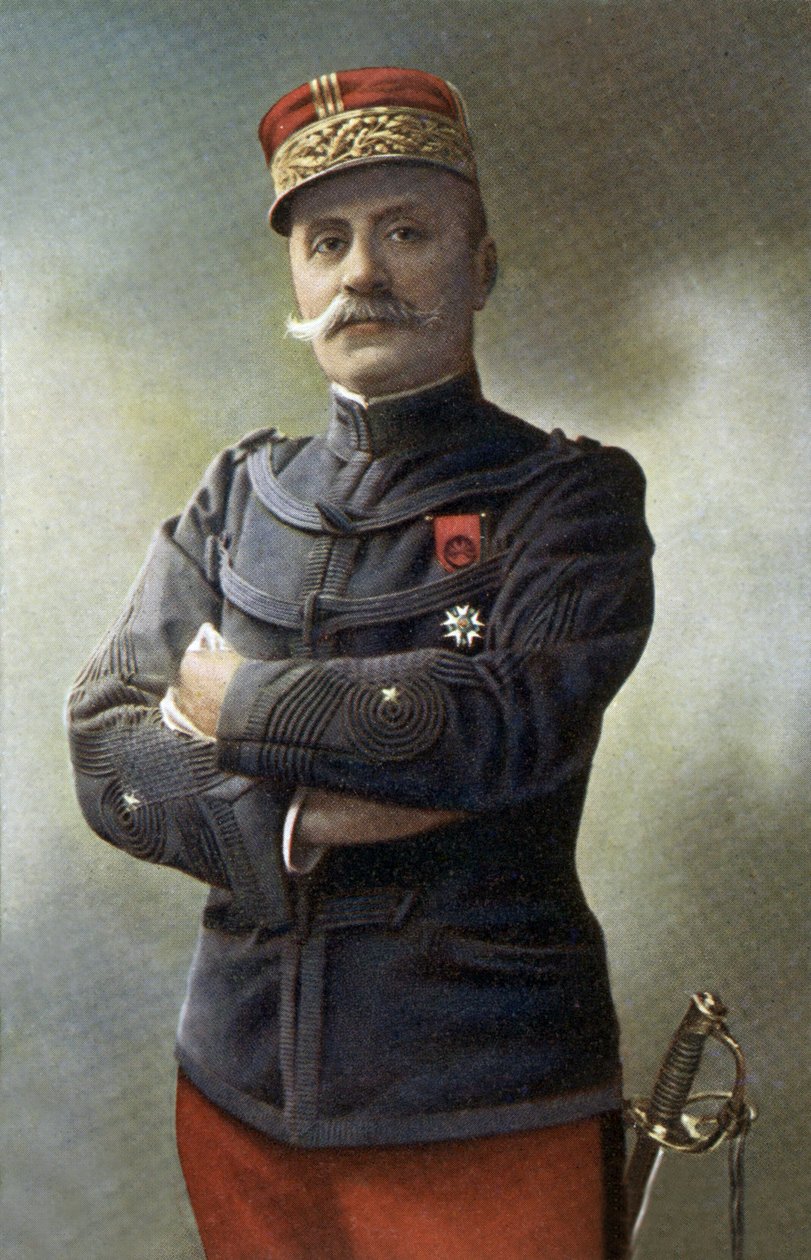 Marechal Ferdinand Foch (1851-1929), divisioonan kenraali Ranskan armeijassa, joka sitten määräsi armees Allieesin pohjoisessa, Ranskan armeijan yleisesikunnan päällikkö ja Generalissimo Allieesin joukkojen maaliskuussa 1918, hän saa marechalin arvon vuonn tekijältä Unbekannter Künstler