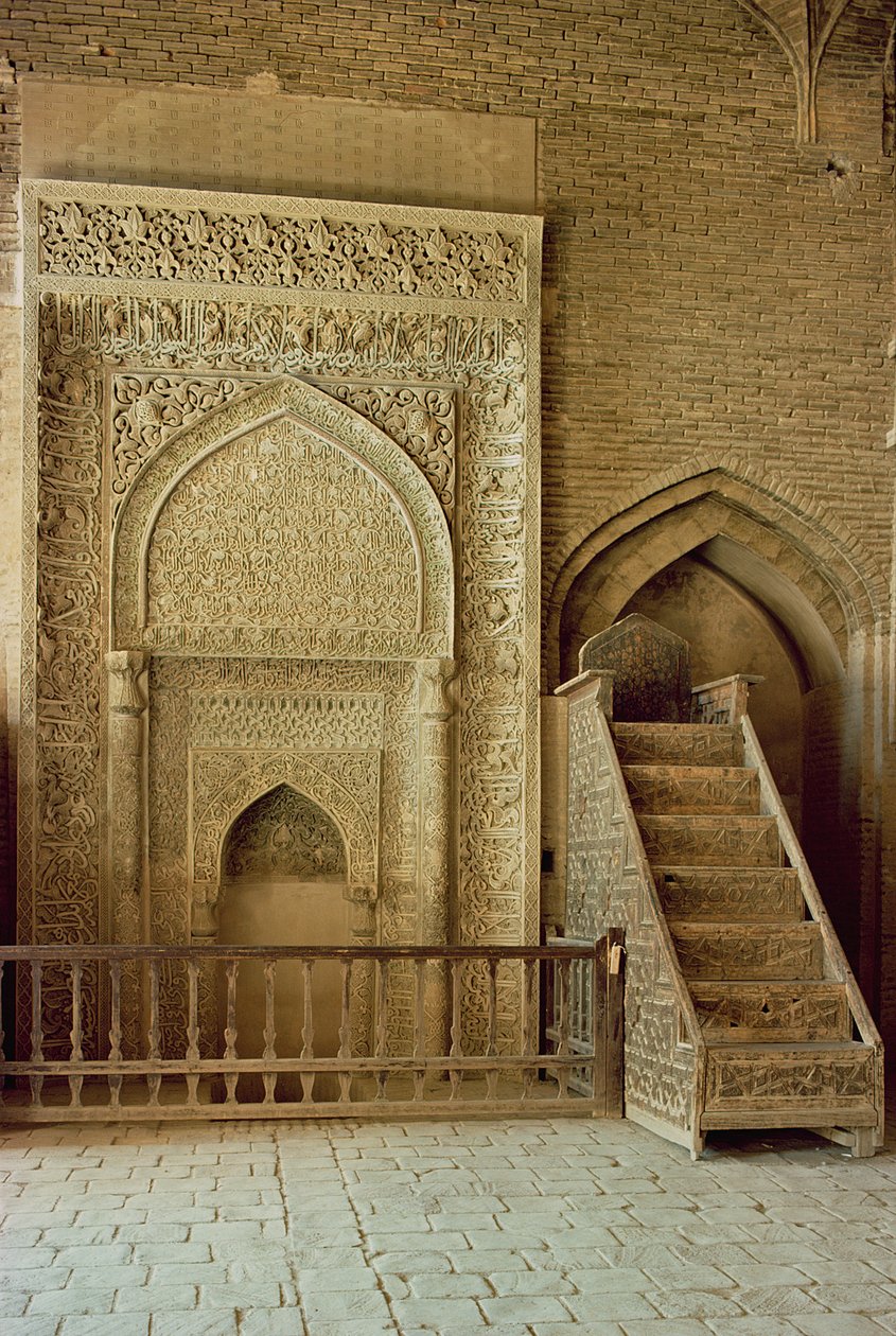 Mihrab (rukoustila) ja minbar (saarnatuoli) sulttaani Uljaitu huoneessa, luultavasti 1200-1300-luvulta (kuva) tekijältä Unbekannt
