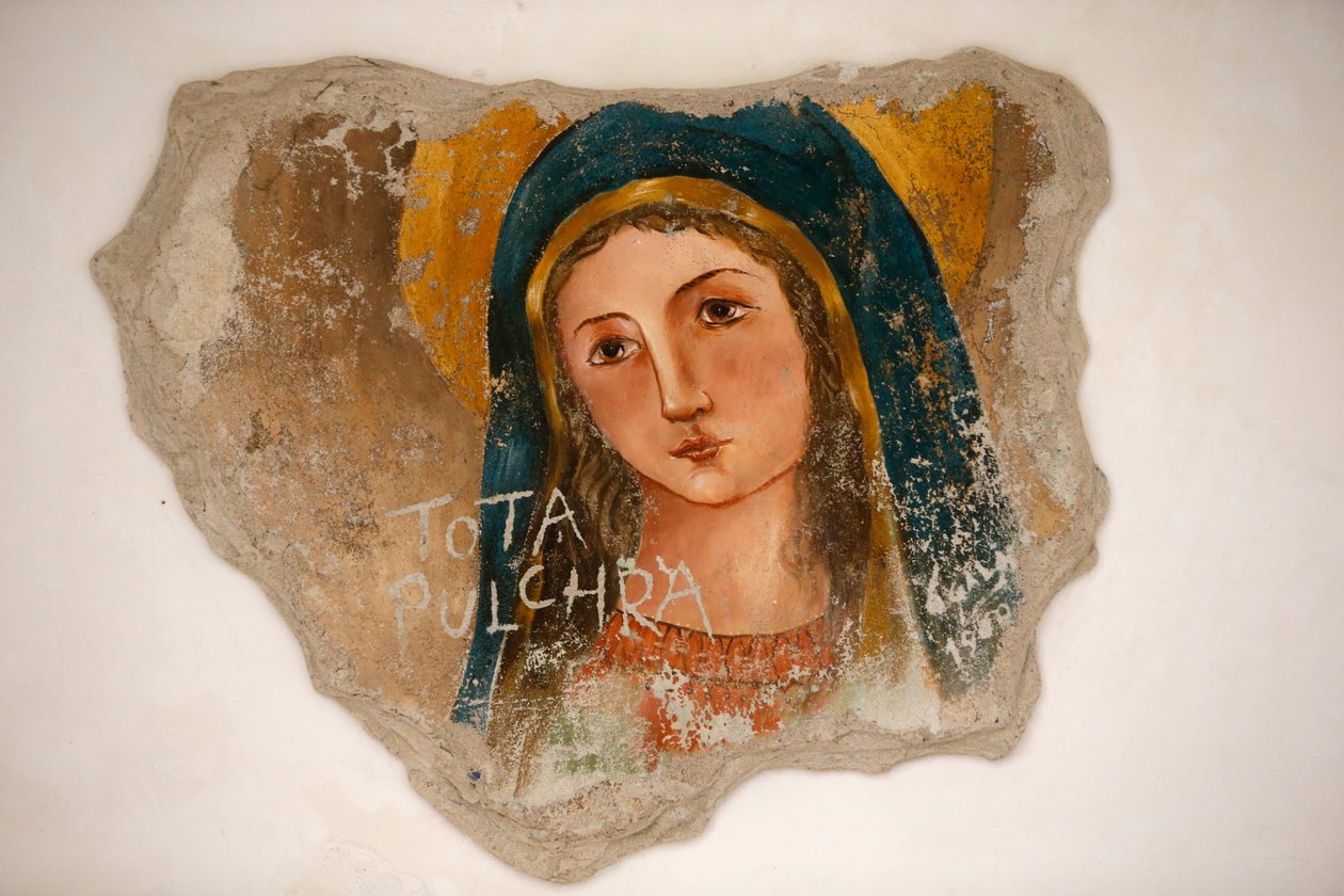Monteverginen pyhäkkö, Palmariggi, Italia, "Kaikki kaunis" Neitsyt Marian fresko (kuva) tekijältä Unbekannt