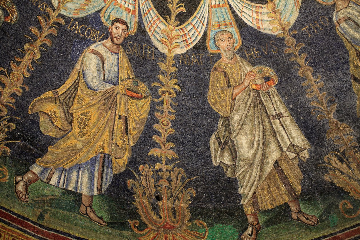 Mosaiikki Neonin kastekappelin katosta. Yksityiskohta kahdentoista apostolin kulkueesta, joka etenee keskusmosaiikin ympäri kahteen suuntaan, päättyen Pyhän Pietarin tapaamiseen Pyhän Paavalin. 5th Century, Ravenna, Italia. Rekisteröity Unescon maailmanper tekijältä Unbekannt