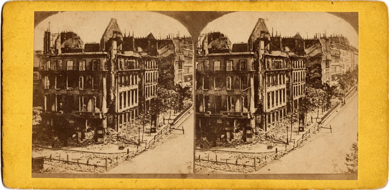 Pariisin kunta (1871): näkymä Pariisin raunioina. Anonyymi valokuvaus. Tulosta kartongille. Himmeä. 17,5x6,9 cm tekijältä Unbekannt