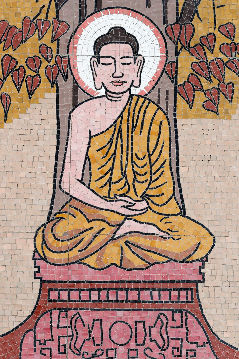 Ong Nui buddhalainen pagodi, seinäfresko, Buddhan elämä, Shakyamuni Buddha istuu meditaatioasennossa Bodhi-puun alla, Quy Nhon, Vietnam, 2019 (kuva) tekijältä Unbekannt