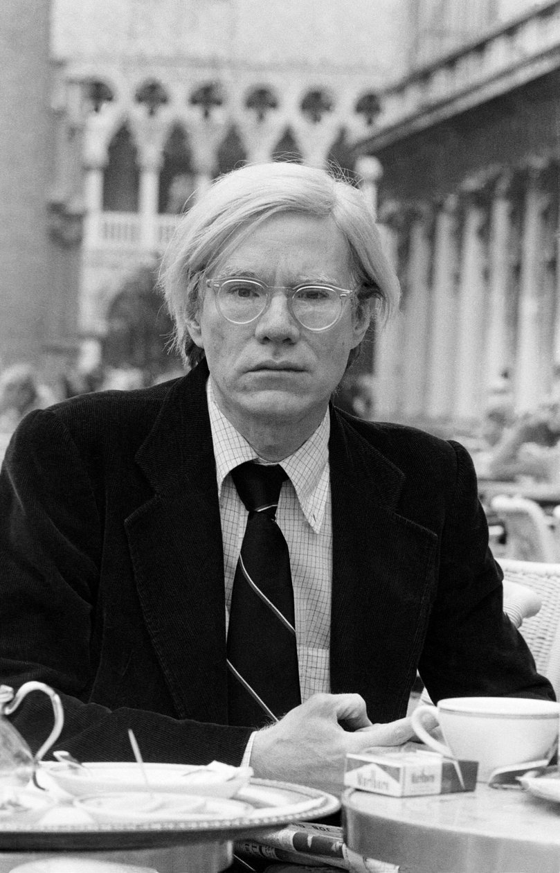 Pop-taiteilija ANDY WARHOL Venetsiassa 1977 tekijältä Unbekannt