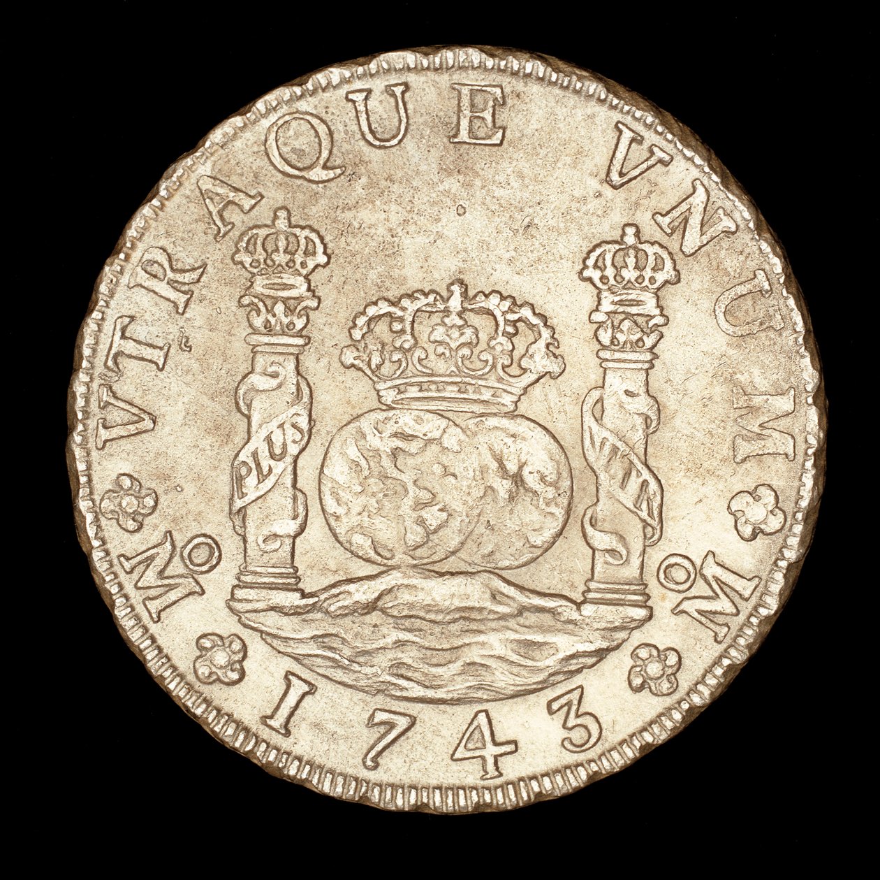 Harvinainen hopeakolikko, Espanjan Amerikan kuningas Ferdinand VI, 8 Reale, Herkules-pilarit Gibralta-salmen varrella ja pallot, kruunu. tekijältä Unbekannter Künstler