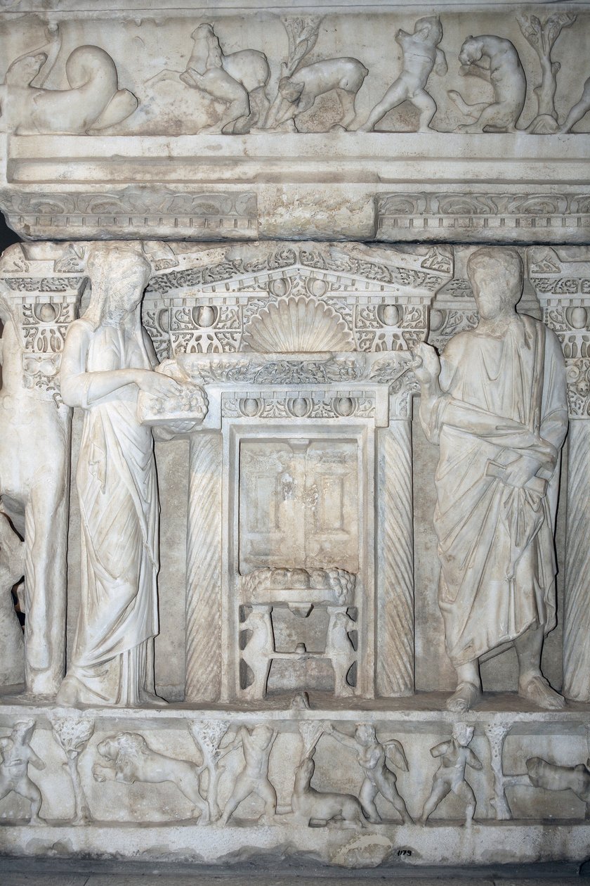 Reliefi roomalaiseen Sidamara-tyyppiseen sarkofagiin/Istanbul-museo/Turkki tekijältä William M. Timlin