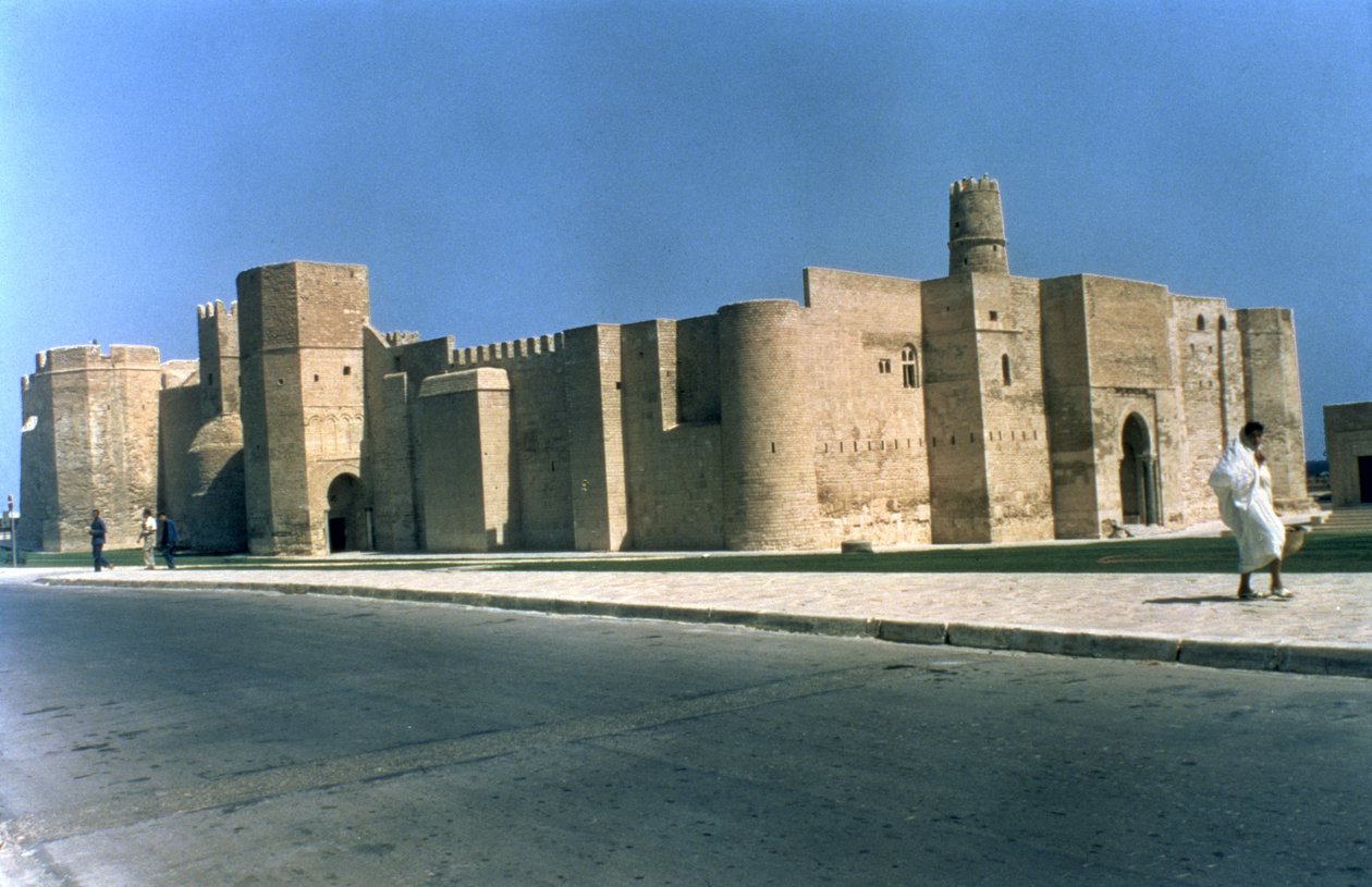 Harun al-Rashidin (786-809) aikana rakennettu Monastirin Ribat (kuva) tekijältä Unbekannt