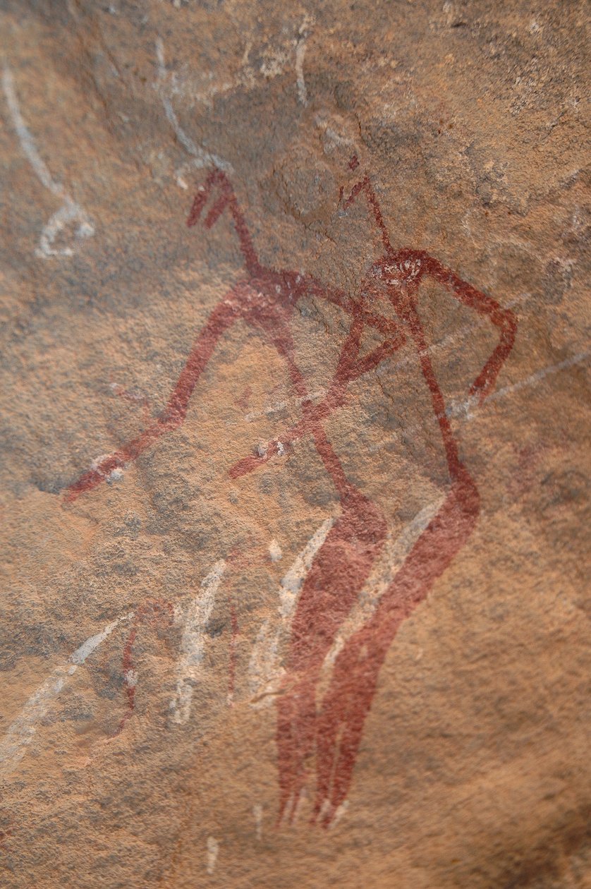 Kalliotaide, esihistoria: Kalliomaalaus kahdesta pitkäviivahahmosta koristeellisessa suojissa Uweinat-vuorilla, Sudanissa. Ajanjakso 8000-3000 vuotta eKr. Valokuvaus tekijältä Unbekannt