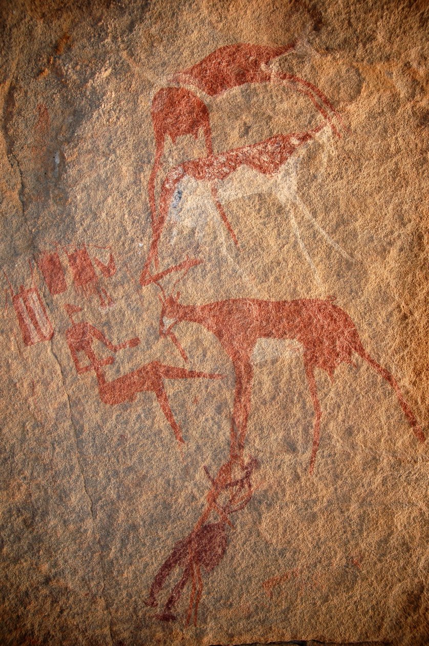 Kalliotaide, esihistoria: Kalliomaalaus hahmoista, karjasta ja "guerbaista" (nahoista) koristeellisessa suojissa Uweinatin massiivilla Sudanissa. Ajanjakso 8000-3000 vuotta eaa. Valokuvaus tekijältä Unbekannt