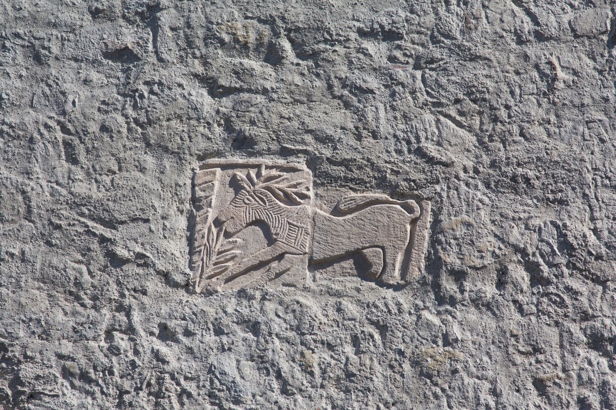 Saint Mauron kupoli, kirkko, matala kohokuvio, Maniago, Friuli, Italia tekijältä Unbekannt