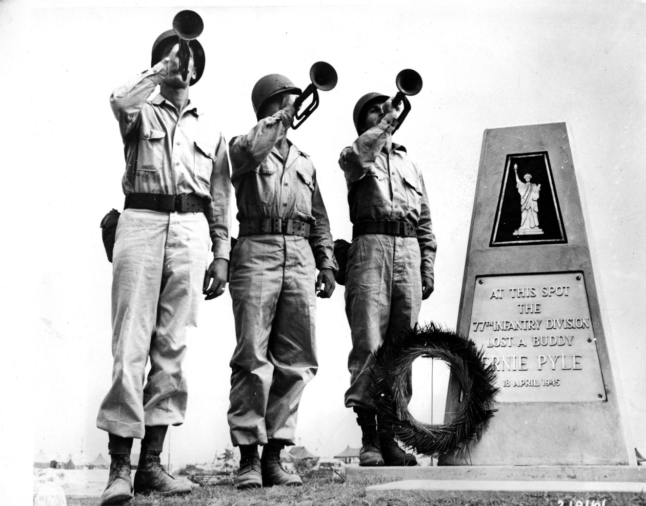 Toinen maailmansota (1939-1945) – Toinen maailmansota (WII tai WW2): Okinawa (Japani) 20. elokuuta tekijältä Unbekannt