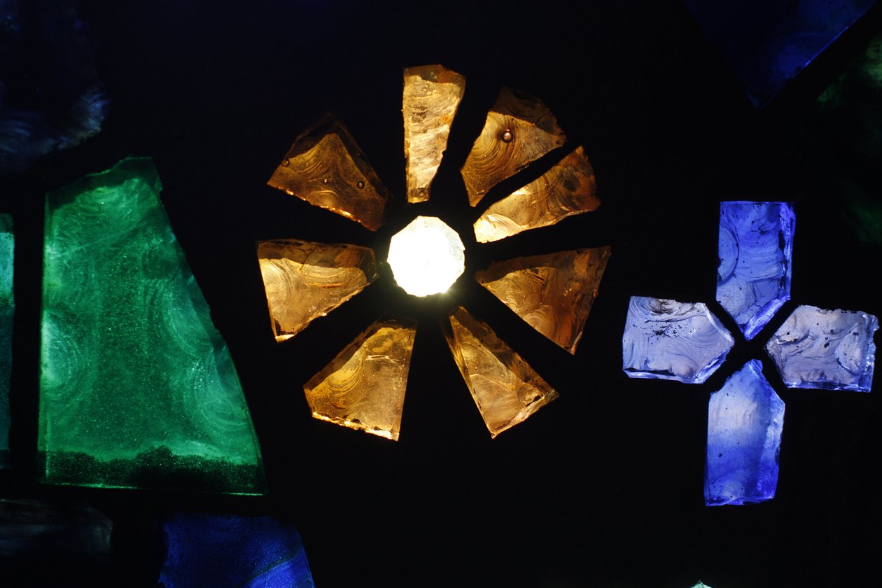 Lasimaalaus Notre-Dame de Consolation -kirkossa, Hyeres, Ranska tekijältä Unbekannt