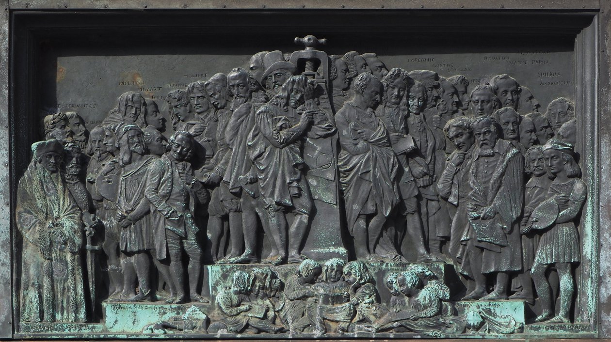 Strasbourg, Gutenbergin veistoksen bareljeefi. Euroopassa tekijältä William M. Timlin