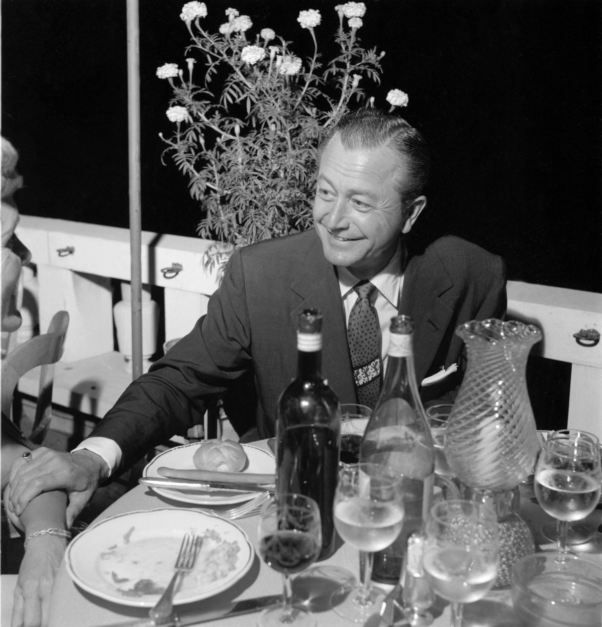 NÄYTTÄJÄ, OHJAJA ROBERT YOUNG VENETSIAN LIDOLLA - 1954 tekijältä Unbekannt
