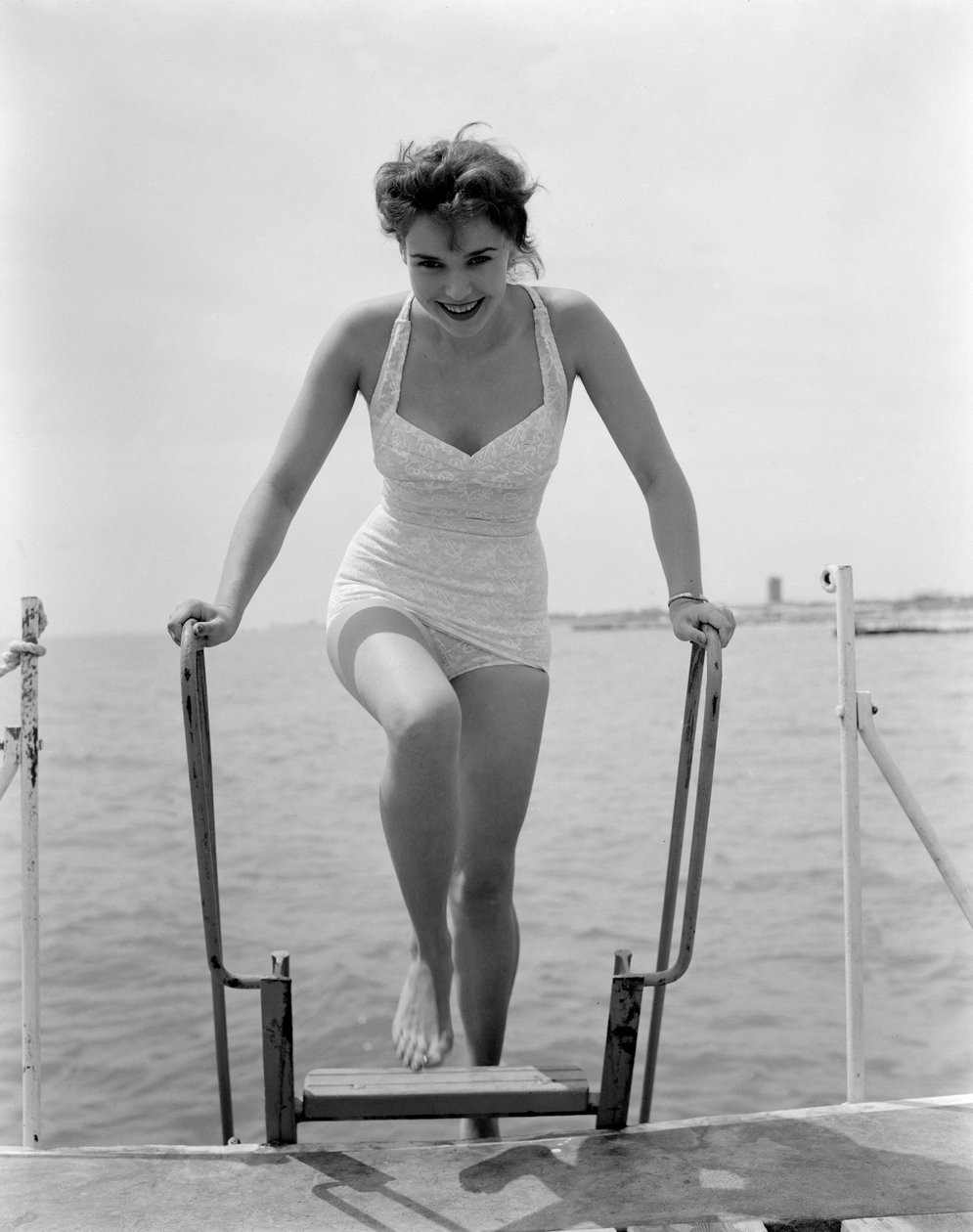 NÄYTTÄJÄ TANIA WEBER VENICE LIDO BEACHISSA - 1952 tekijältä Unbekannt