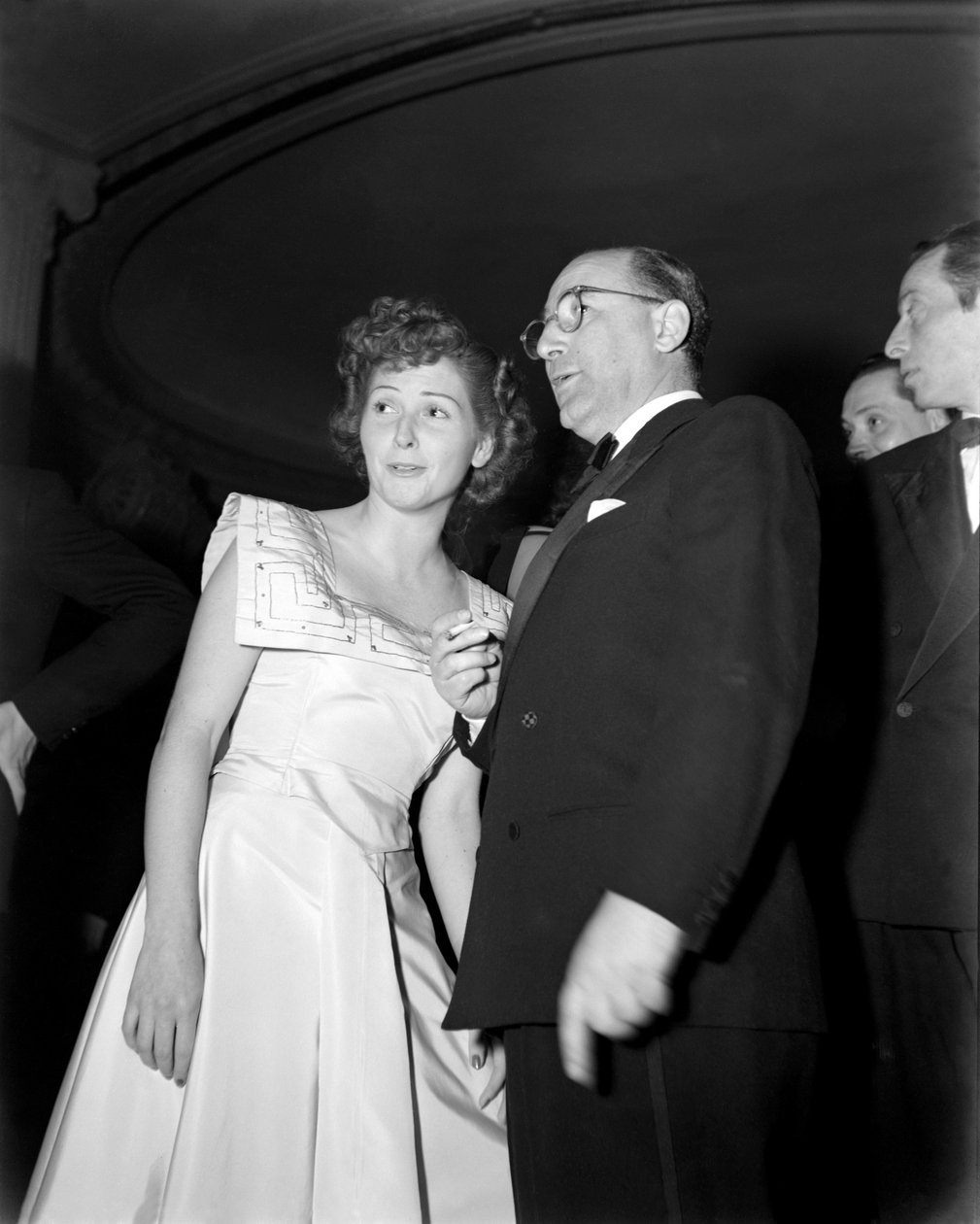 OHJAAJA MARIO CAMERINI KANSSA NÄYTTÄJÄ CARLA DEL POGGION KANSSA "" ITALIALAINEN CINEMA GALA "" ROOMASSA - 1949 tekijältä Unbekannt