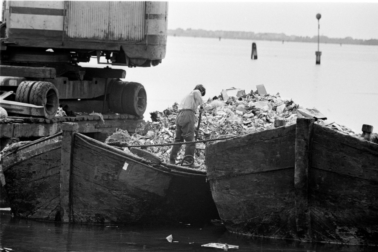 SACCA San BIAGIO IN GIUDECCA (VENETSIA): laguunin saari, jonne Venetsian kaatopaikat kerääntyvät, asukkaat. 1965 tekijältä Unbekannt