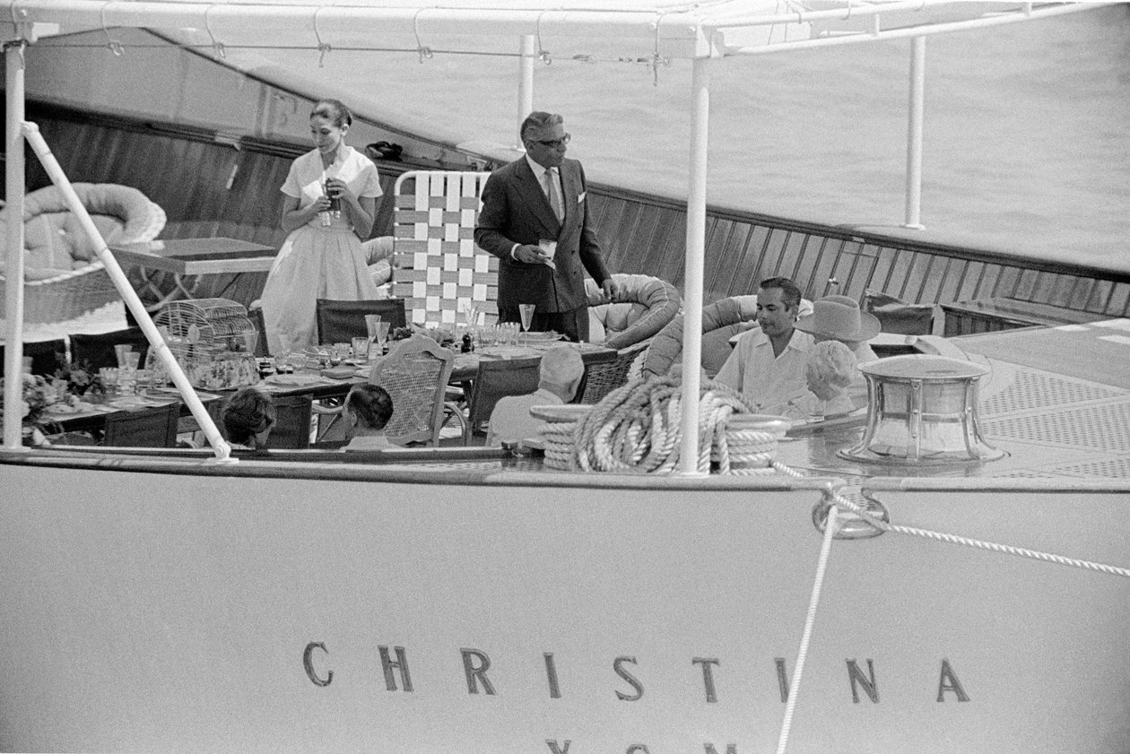 LAIVANRAKENTAJA ARISTOTELIS (aristotees) ONASSIS JA VALTIOmies WINSTON CHURCHILL VAIMOnsa kanssa VENETSIASSA "" CHRISTINA "" VENETSIASSA - 1960 tekijältä Unbekannt