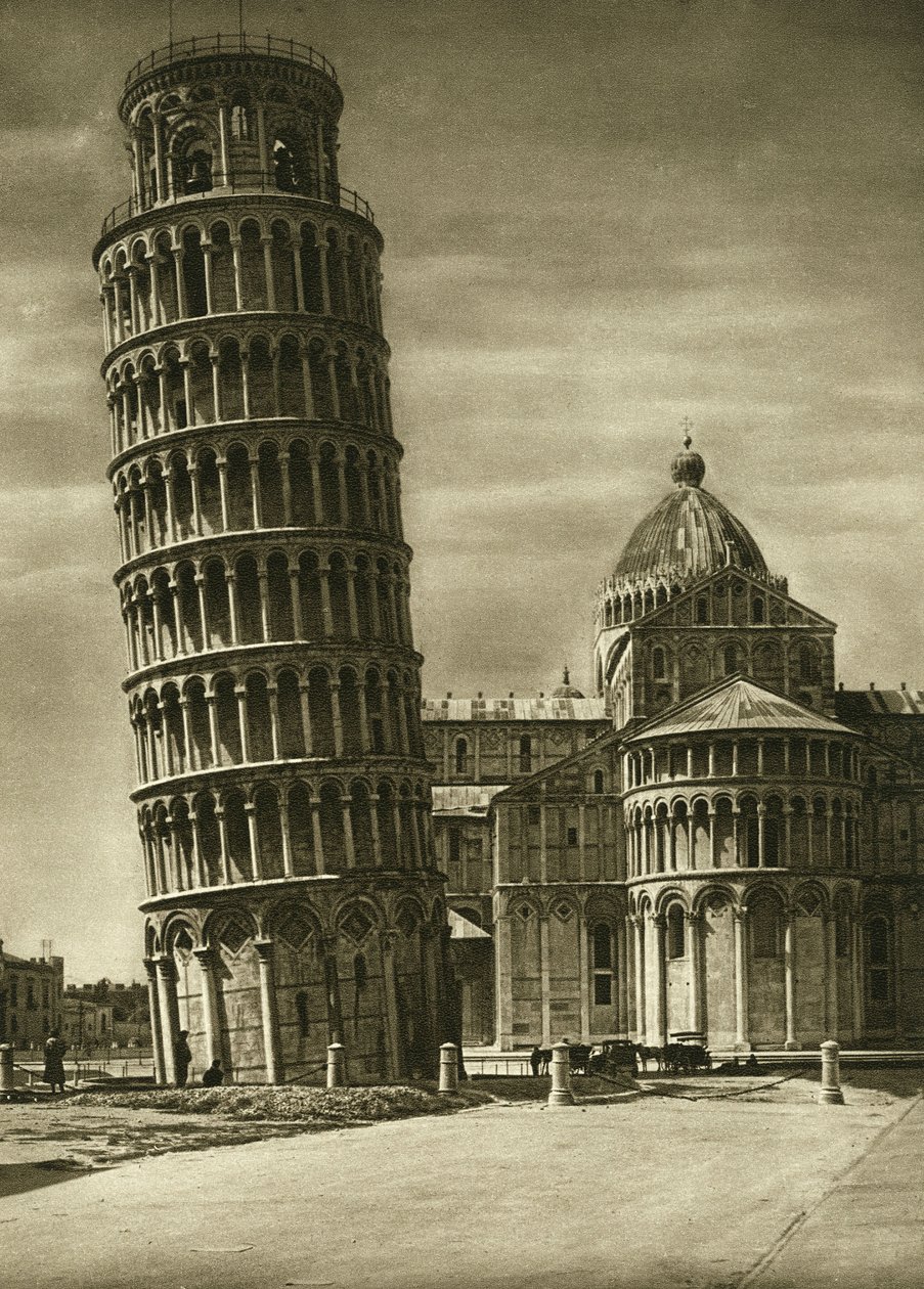 Pisan kupolin (duomo) kalteva torni ja apsidi vuonna 1925 tekijältä Unbekannt