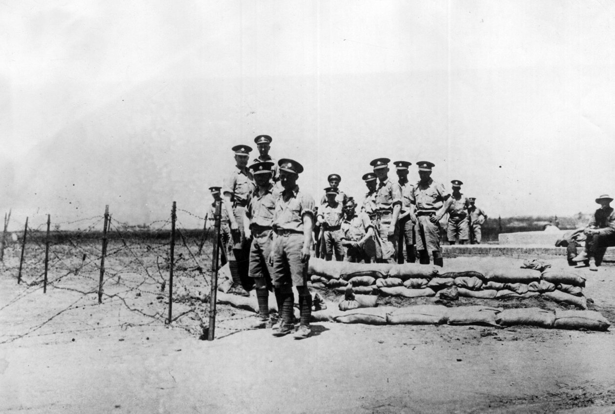 Tientsin (Tianjin), Kiina, marraskuu 1924: Brittiläiset sotilaat kansainvälisten myönnytysten ulkopuolella ennen kaupungin vangitsemista Kiinan sodan Lord Feng Yuxiangin (Feng Yu-hsiang, Feng Yu hsiang) - Tientsin (Tianjin) toimesta , Kiina, marraskuu tekijältä William M. Timlin
