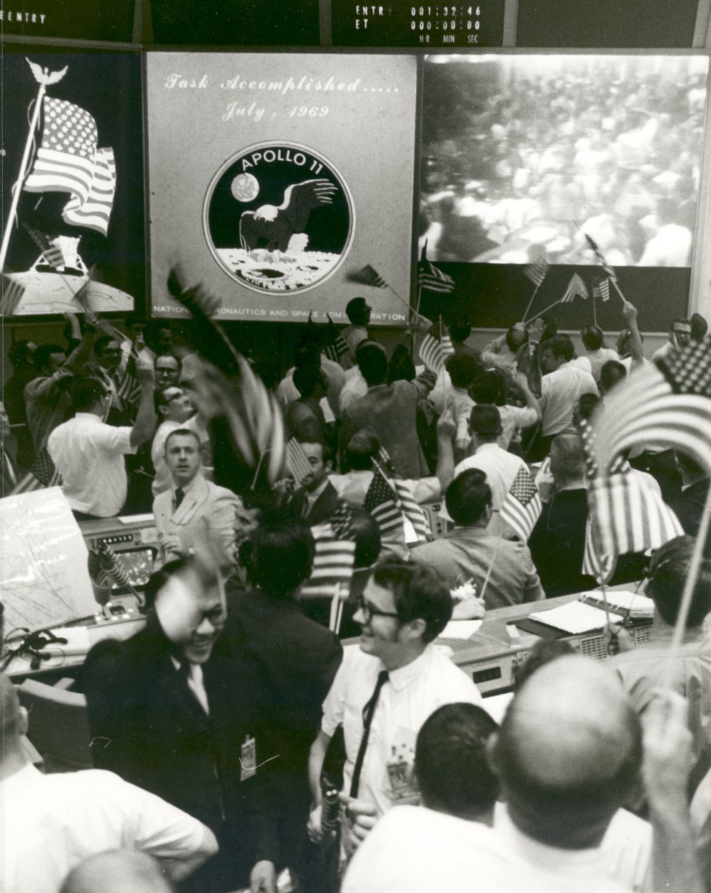 Triumph Apollo 11:n kaatumisen jälkeen tekijältä Unbekannt